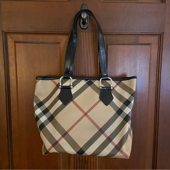 Burberry handbag - Picture 2 of 9